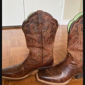 Ariat cowgirl boots